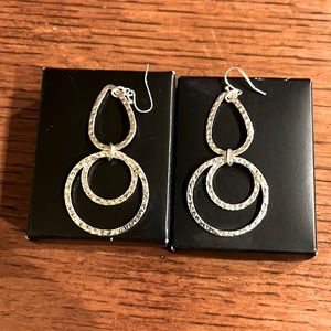 Avon Global Market Drop Earrings Silvertone
